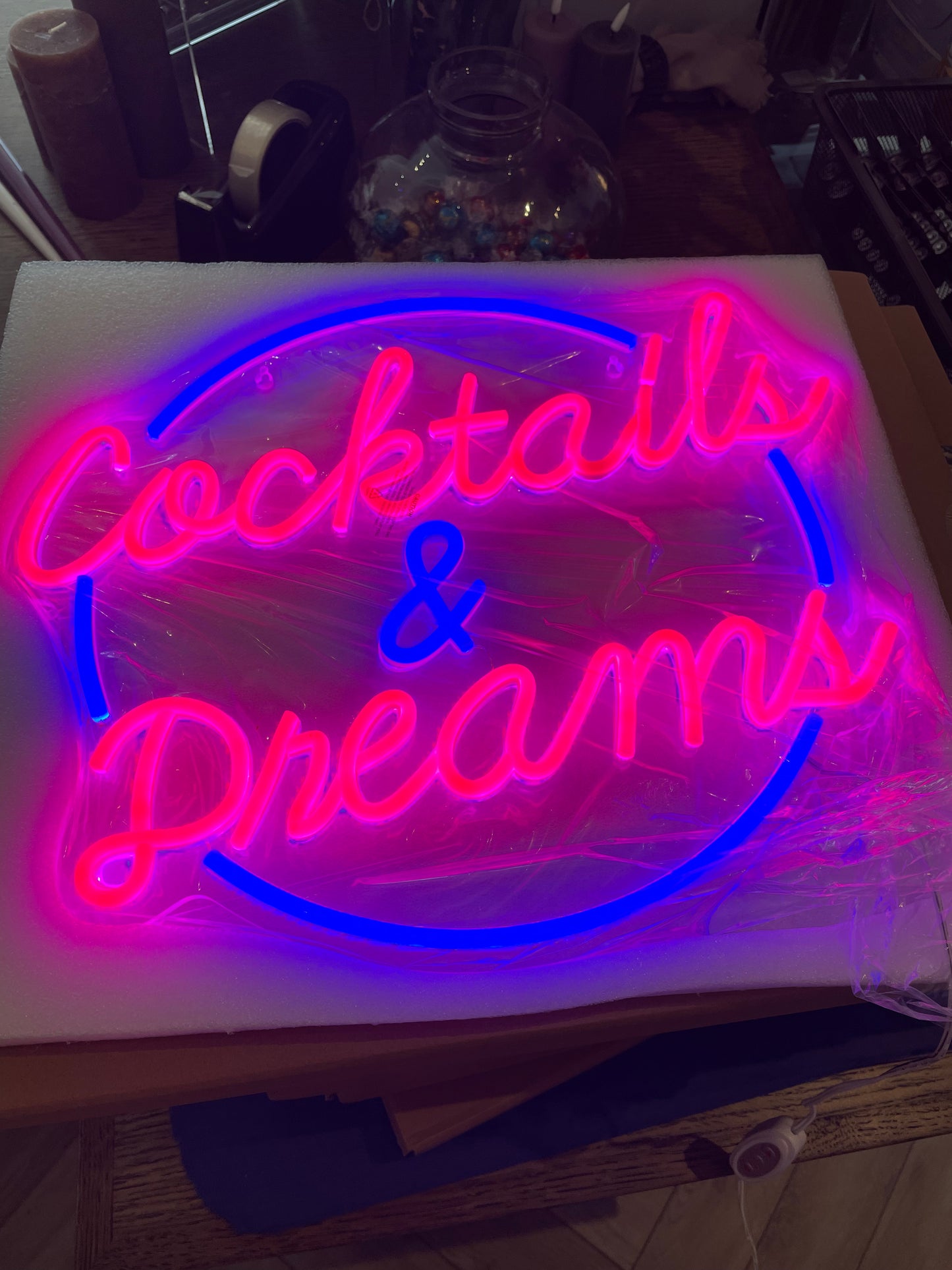 Neon Light Wall Sign (Cocktails & Dreams)